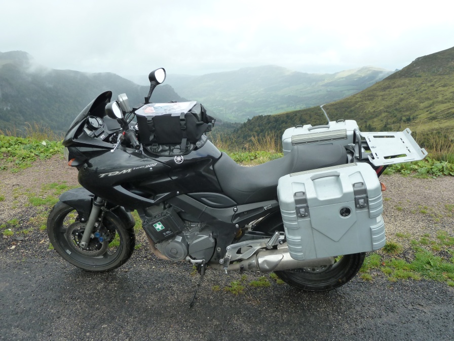 TDM900GT auf dem Pas de Peyrol (Auvergne)