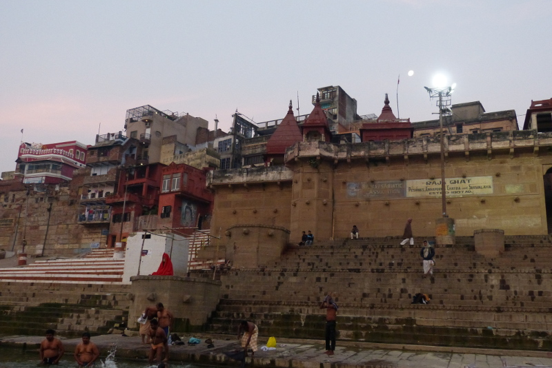 Bootsfahrt an den Ghats von Varanasi