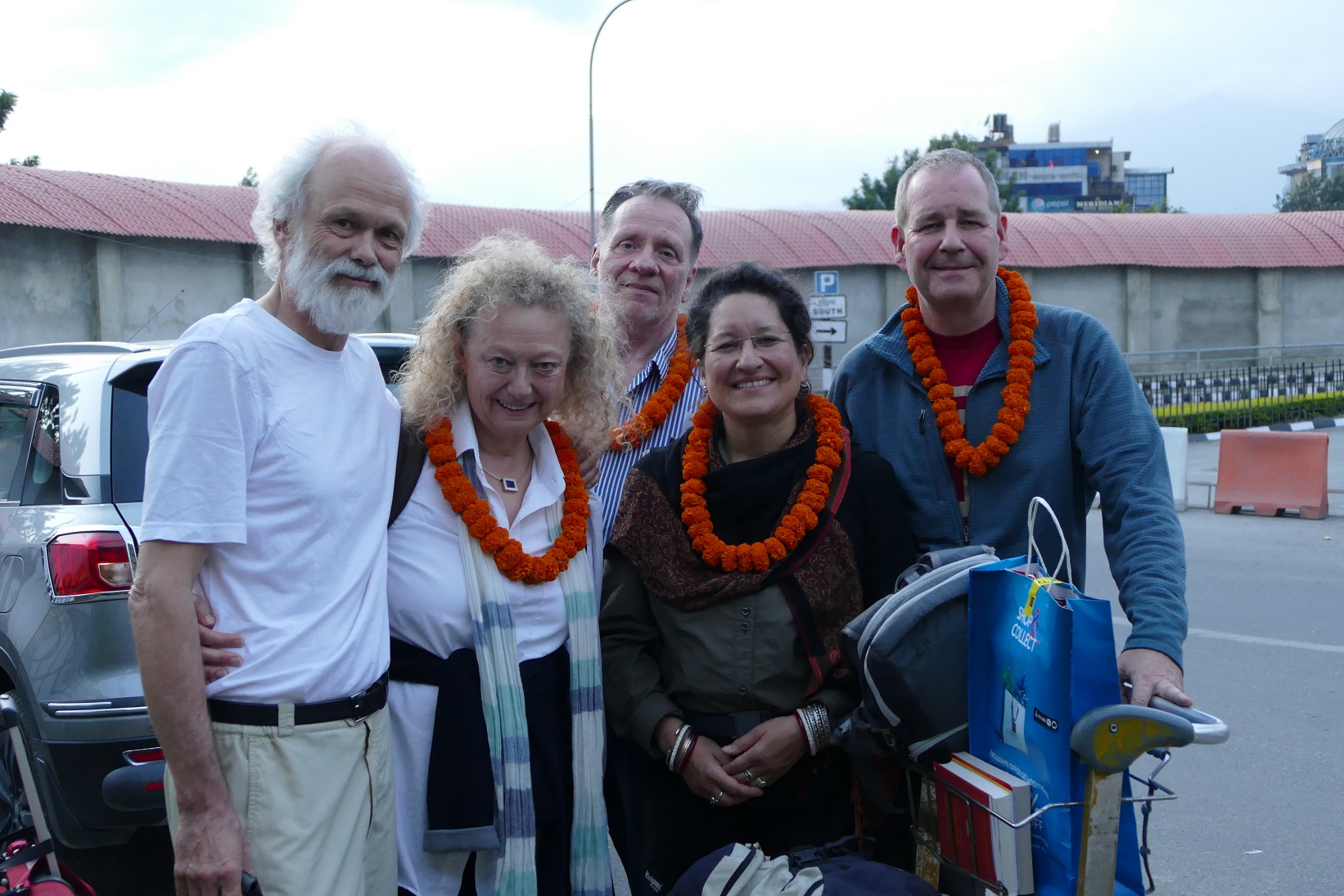 Gruppenbild Kathmandu Flughafen Gruppenbild Kathmandu Flughafen