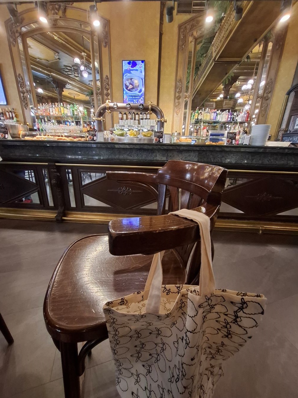 die Schafe im Café Iruna die Schafe im Café Iruna