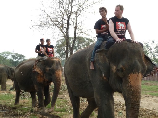 Ratri mit Ret auf Sinuwan und Martin mit Peer auf Jumpee